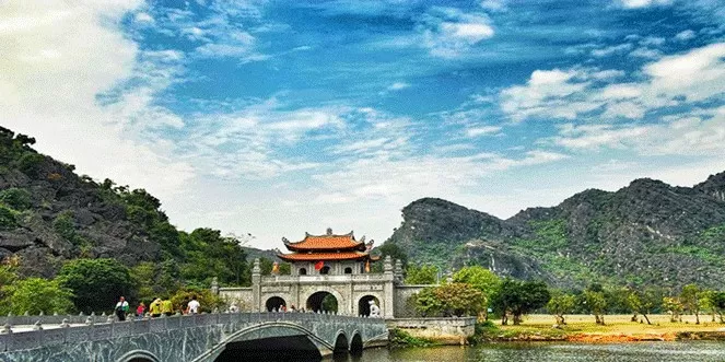 TAM COC, BICH DONG CAVE AND HOA LU BY BIKE 1 DAY